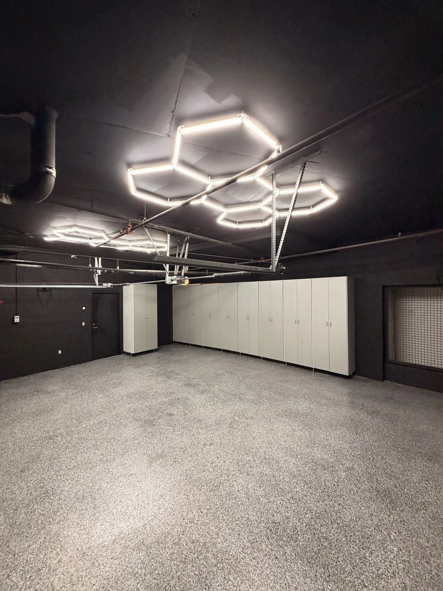 Flake garage floor with hex lights in Irvine