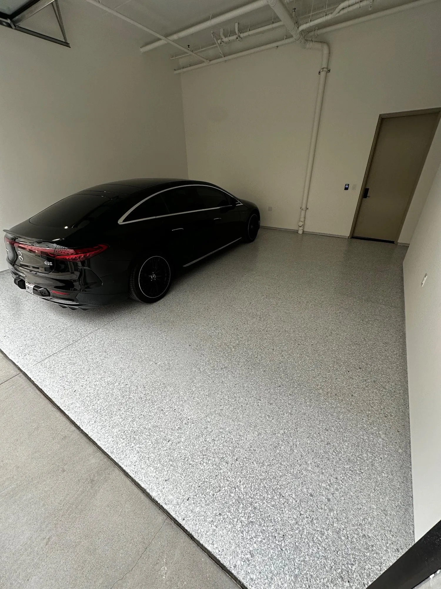 Flake epoxy garage floor in San Clemente, photo 2